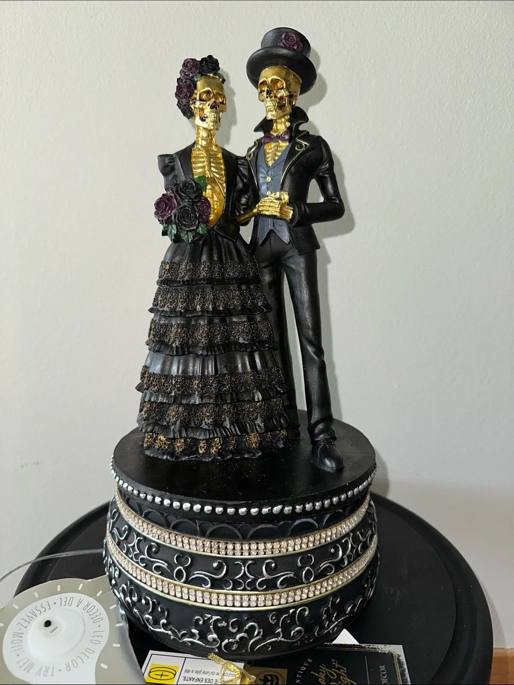 AnimatedElegant Black & Gold Skeleton Couple Figurine - Halloween Décor